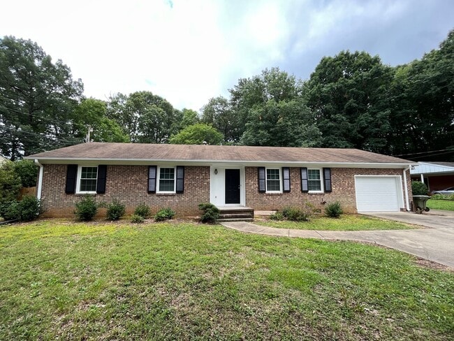3609 Lynn Rd in Raleigh, NC - Building Photo - Building Photo
