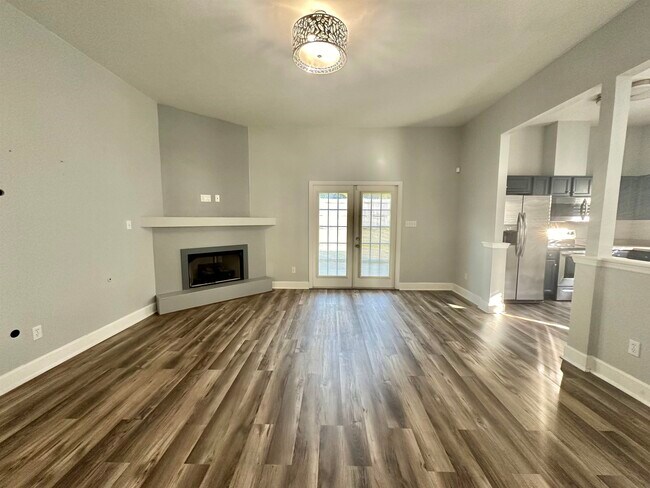 8335 Hinsdale Way in Tallahassee, FL - Foto de edificio - Building Photo