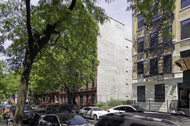 457 W 164th St in New York, NY - Building Photo - Building Photo