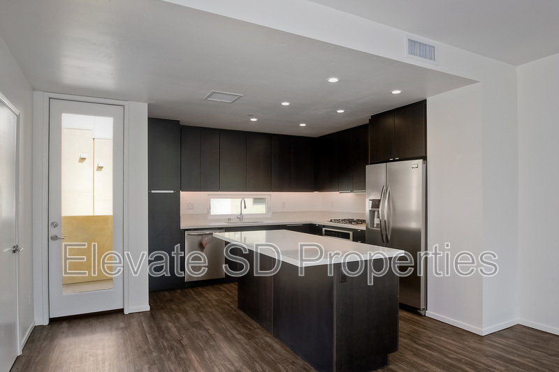 2860 C St in San Diego, CA - Building Photo