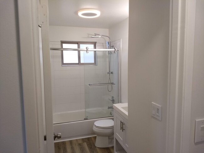 2521 NE 125th St, Unit 2521 NE 125TH ST in Seattle, WA - Foto de edificio - Building Photo