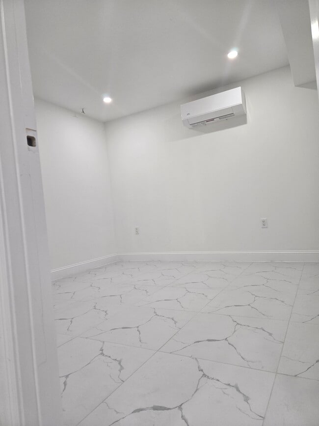 13246 154th St, Unit base 1# in Jamaica, NY - Building Photo - Building Photo