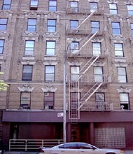 220 East 25th Street in New York, NY - Foto de edificio - Building Photo