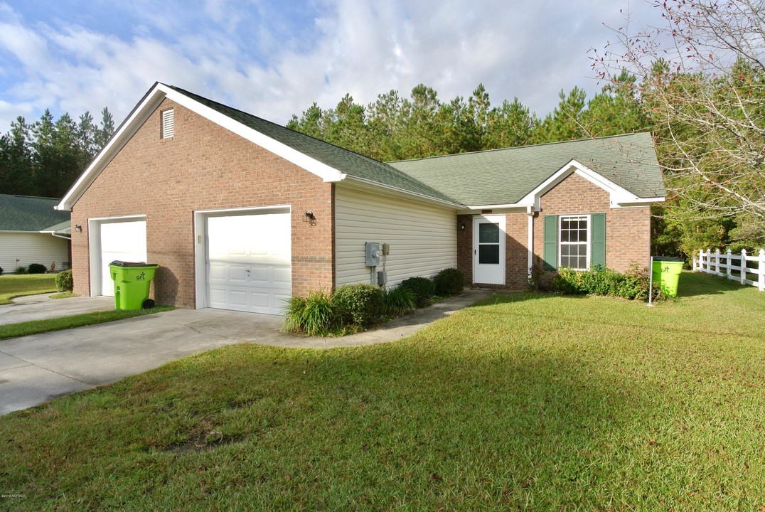 1469 RaceTrack Rd in New Bern, NC - Building Photo