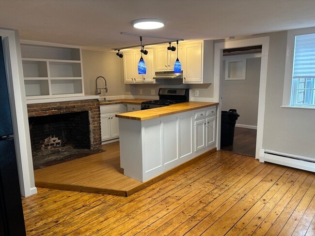property at 10 Palfrey Ct