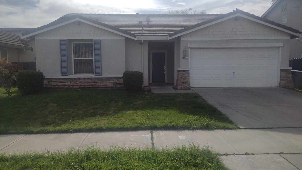 3551 Sarasota Ave in Merced, CA - Building Photo