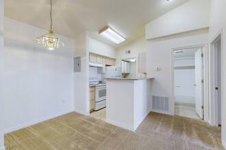 Tiburon Apartments in Englewood, CO - Foto de edificio - Interior Photo