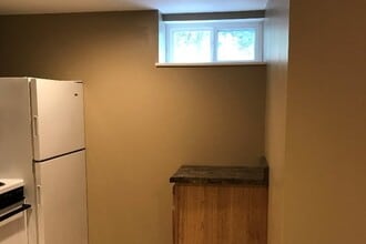 1030 Pierre St, Unit 3 in Manhattan, KS - Foto de edificio - Building Photo