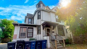 310 E William St in Ann Arbor, MI - Building Photo