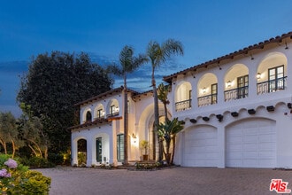 706 N Crescent Dr in Beverly Hills, CA - Building Photo - Building Photo
