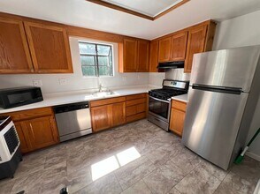 1404 E St in Hayward, CA - Building Photo - Building Photo