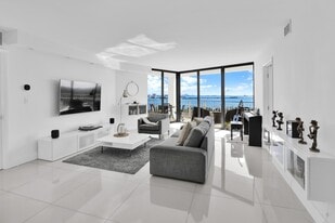 1000 NE Quayside Terrace in Miami, FL - Building Photo