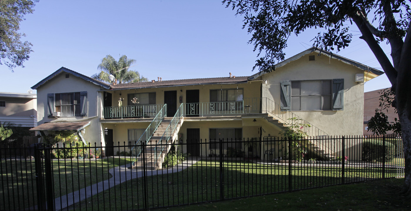 1043 W Porter Ave in Fullerton, CA - Building Photo