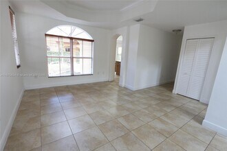 15449 SW 31st Ln in Miami, FL - Foto de edificio - Building Photo