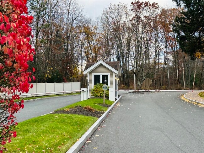 46 Pointe Rok Dr in Worcester, MA - Building Photo - Building Photo