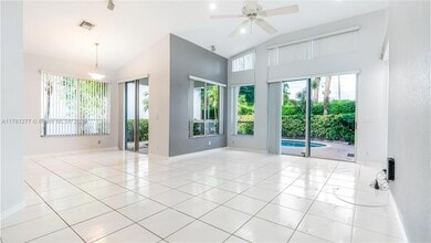 1061 Bel Aire Dr E in Pembroke Pines, FL - Building Photo - Building Photo
