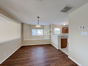 7502 Bedford Crk in San Antonio, TX - Building Photo - Building Photo