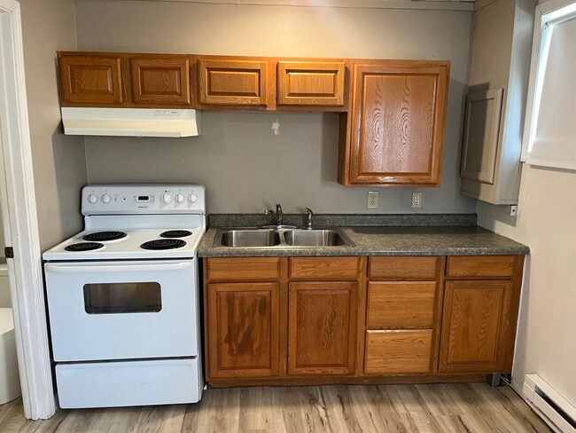 929 E Clay St, Unit 929A in Whitewater, WI - Foto de edificio - Building Photo