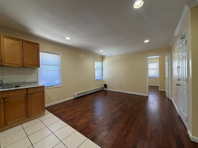 77 Hutton St in Jersey City, NJ - Building Photo - Building Photo