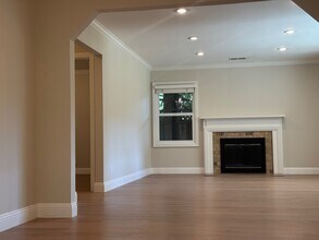 758 Arnold Way in Menlo Park, CA - Building Photo - Building Photo