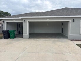 579 NW North Macedo Blvd in Port St. Lucie, FL - Building Photo