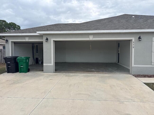 property at 579 NW North Macedo Blvd