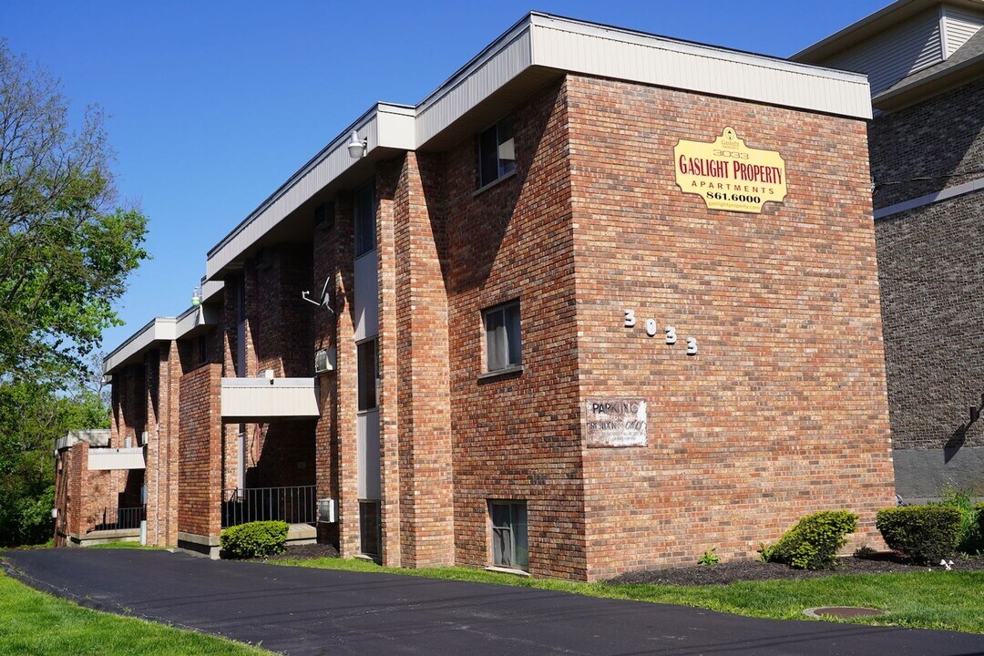 3033 Clifton Ave in Cincinnati, OH - Building Photo