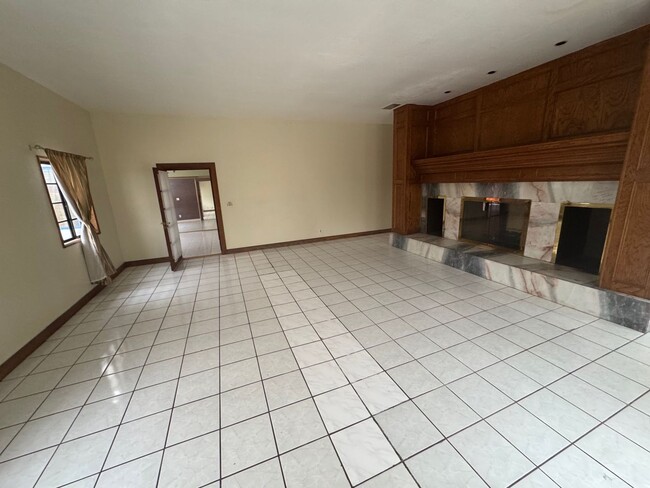 2445 Desire Ave in Rowland Heights, CA - Foto de edificio - Building Photo