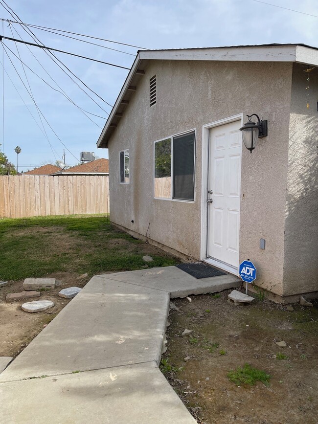 310 E Elm St, Unit B