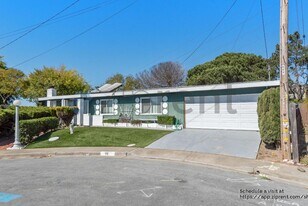 16 Tasco Ct in San Pablo, CA - Building Photo