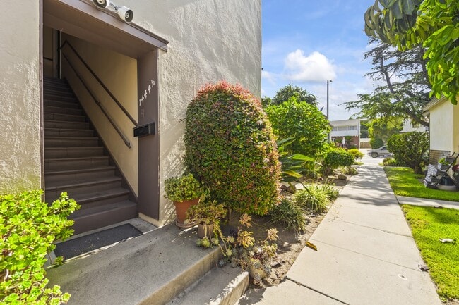property at 1444 S Beverly Dr