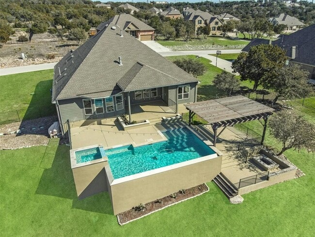 4700 Topacio Dr in Spicewood, TX - Foto de edificio - Building Photo