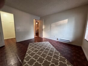 423 Gregory Ln, Unit park view in Fairfield, CA - Building Photo - Building Photo