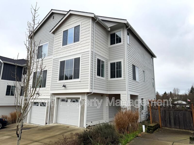 885 Highgarden Dr in Bremerton, WA - Building Photo