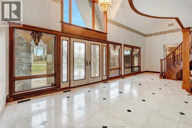 1275 Seacliff Dr in Kingsville, ON - Building Photo - Building Photo