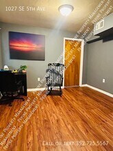 1027 SE 5th Ave in Gainesville, FL - Building Photo - Building Photo