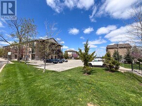 185 Windale Crescent in Kitchener, ON - Building Photo - Building Photo
