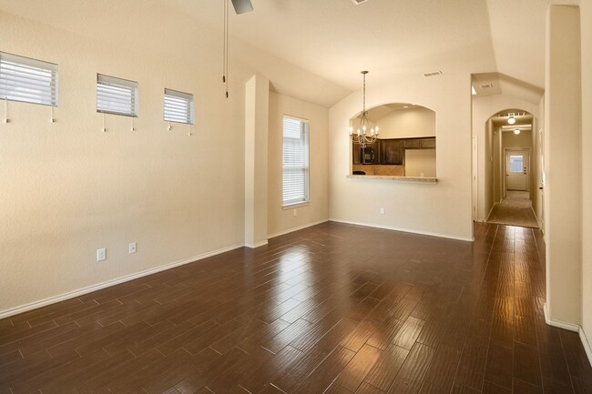 533 Creekside Cir in New Braunfels, TX - Building Photo - Building Photo
