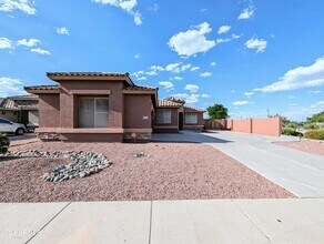 1530 E Branham Ln in Phoenix, AZ - Foto de edificio - Building Photo