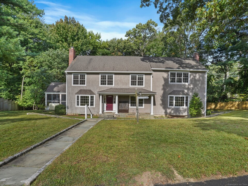 12 Great Hill Rd in Darien, CT - Building Photo