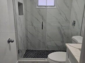 6090 W Flagler St in Miami, FL - Building Photo - Building Photo
