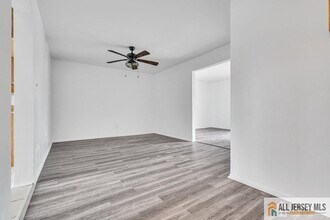 17 Begonia Ct in Sayreville, NJ - Building Photo - Building Photo