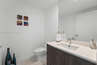 3131 NE 7th Ave in Miami, FL - Building Photo - Building Photo