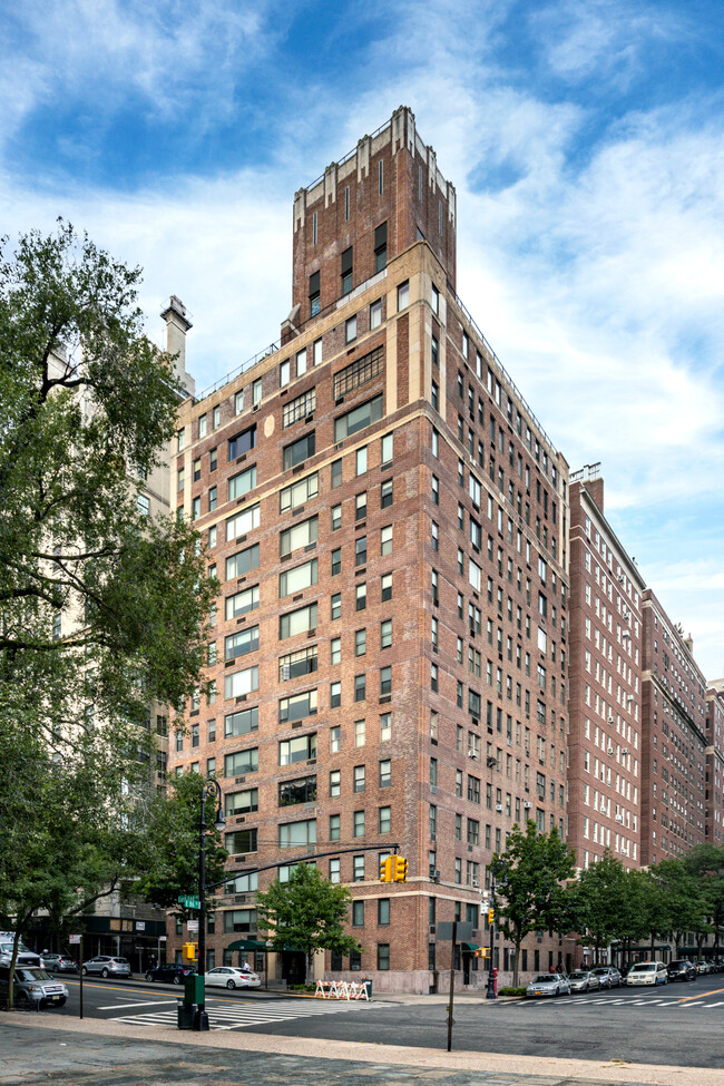 130 East End Ave in New York, NY - Building Photo - Building Photo