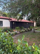 11201 NE 10th Ave in Biscayne Park, FL - Building Photo