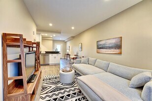 621 Islington St in Portsmouth, NH - Building Photo