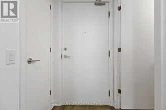 7437 Kingston Rd in Toronto, ON - Building Photo - Building Photo
