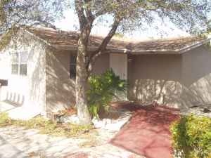 301 Melody Ln in Lantana, FL - Building Photo