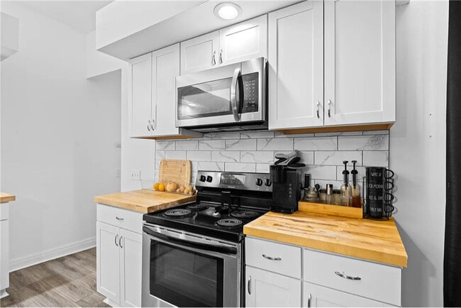 469 Alexander St, Unit 1 in Rochester, NY - Foto de edificio - Building Photo