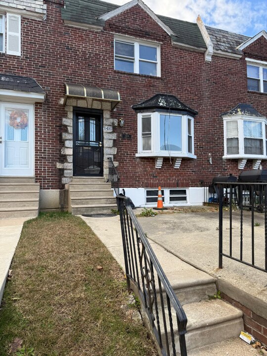 7416 Gilbert St in Philadelphia, PA - Building Photo